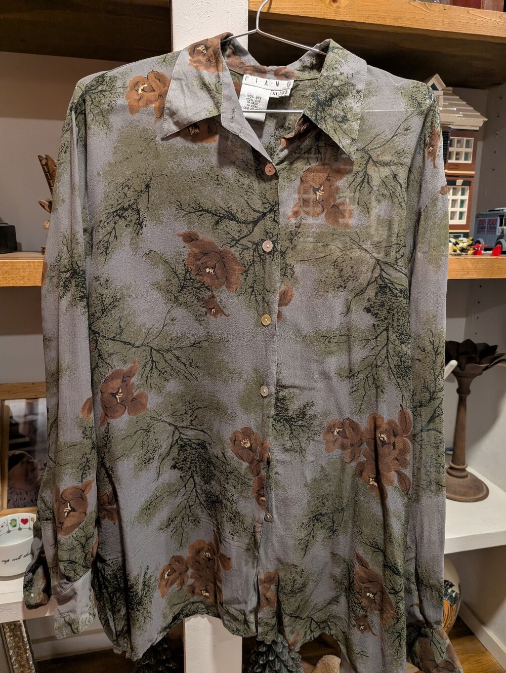 PIANO Vintage 100% Silk Floral Gray Mother of Pearl Buttons Size XL